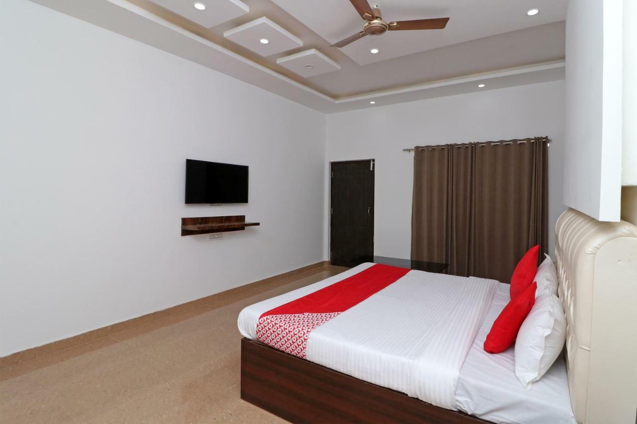 Oyo 29755 Hotel Jammu Airlines Exterior photo